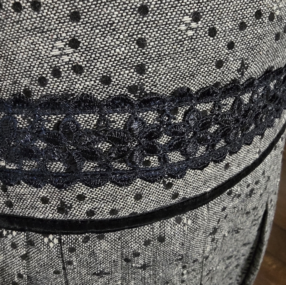 Elegant Gray Pleated Skirt with Black Lace Detail Band and Velvet Trim Tie - Picture 4 of 13